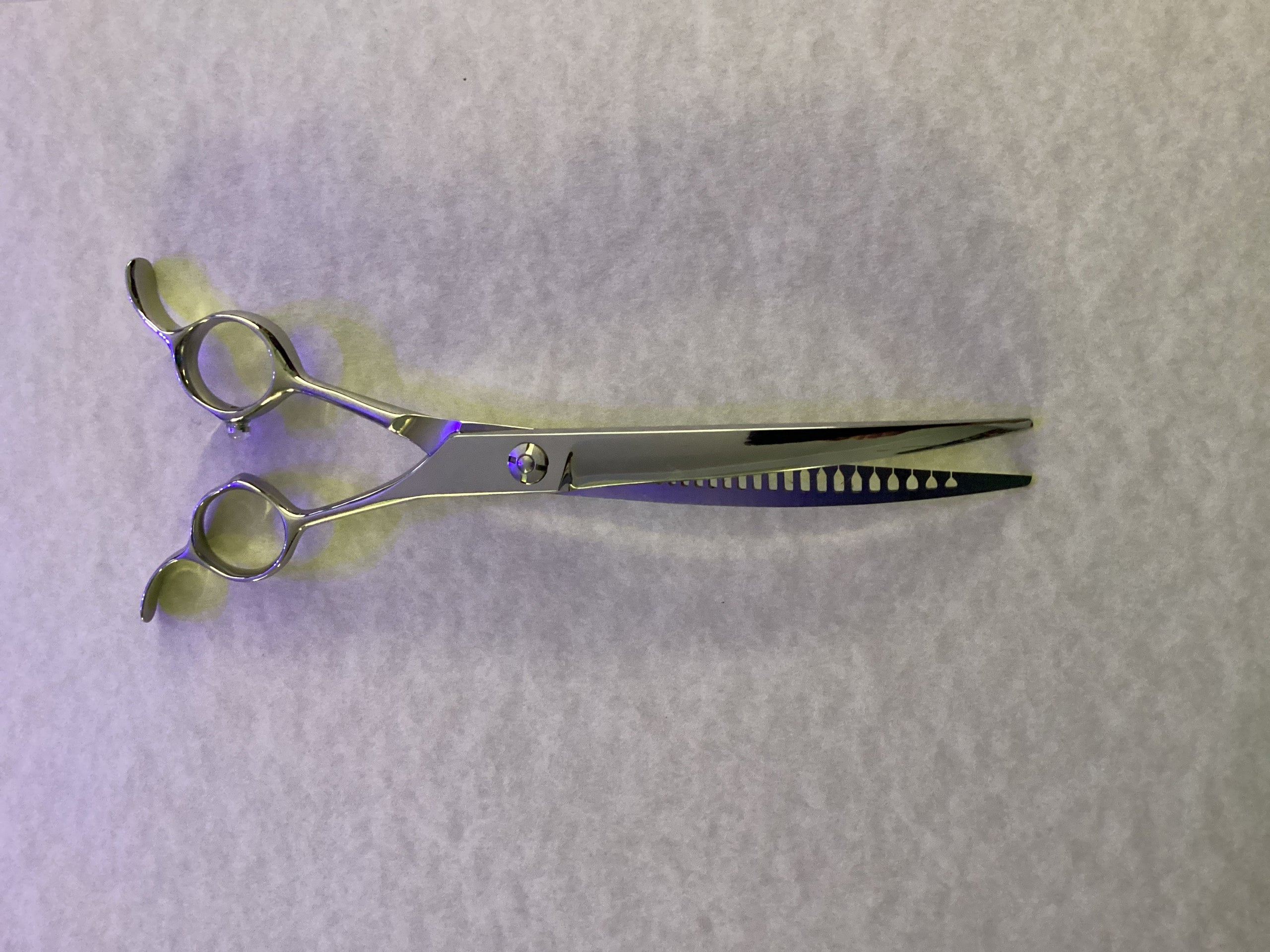 Curved dog grooming chunker